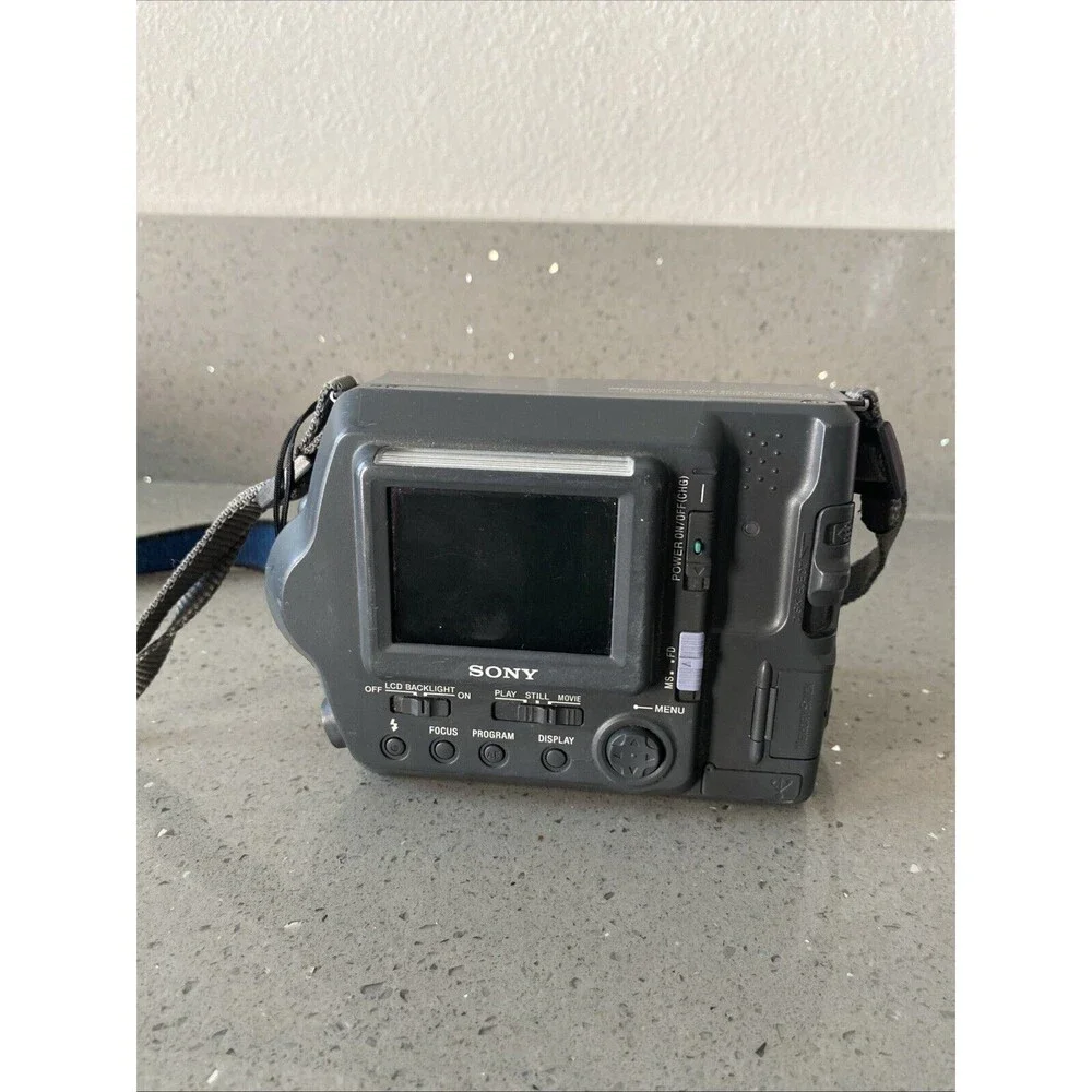 Sony FD Mavica Digital Camera MVC-FD200 No Battery - No Charger - Untested